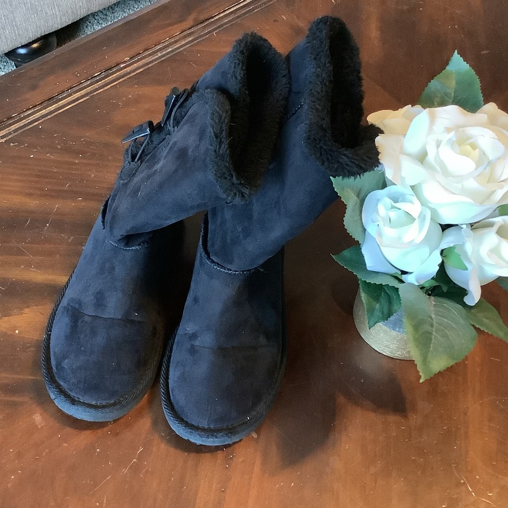 Black tall toggle boot | faux fur | girls size 2 | winter fall fashion boot
